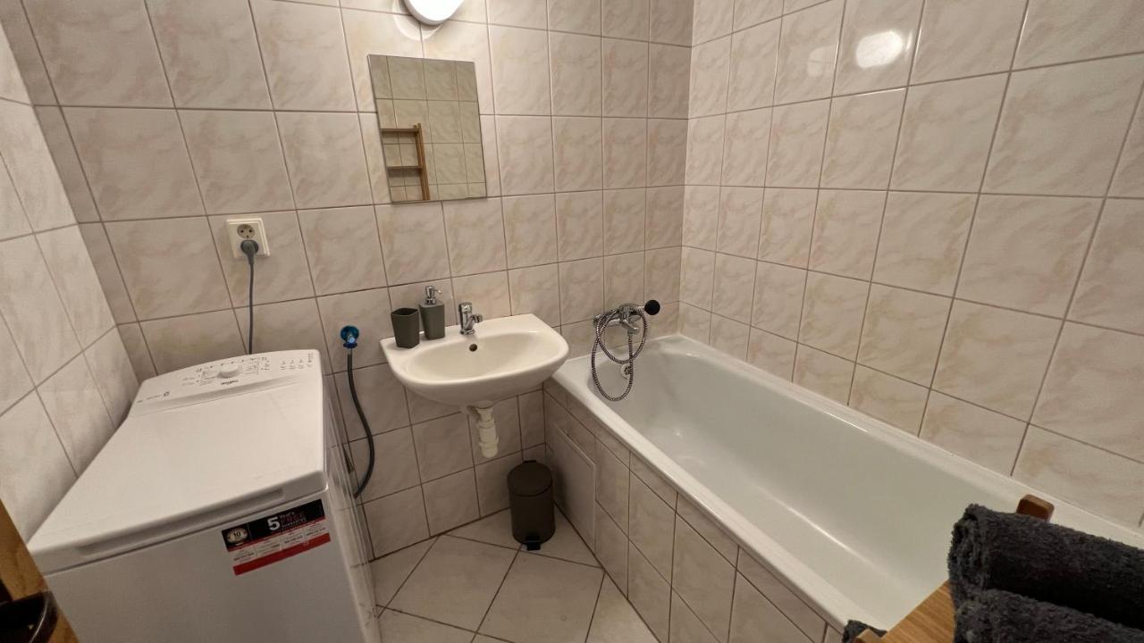 Apartmán 1 With Balcony, Dolezalova Street *